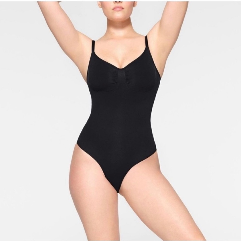 Skims Seamless Bodysuit In Onyx‎